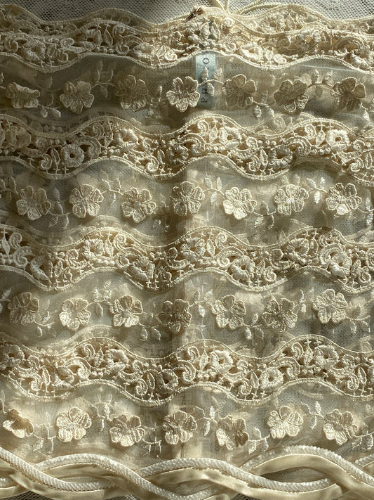Top de encaje floral para novia