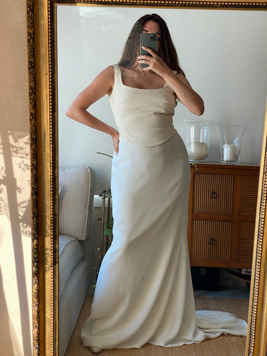 Vestido minimalista con escote cuadrado