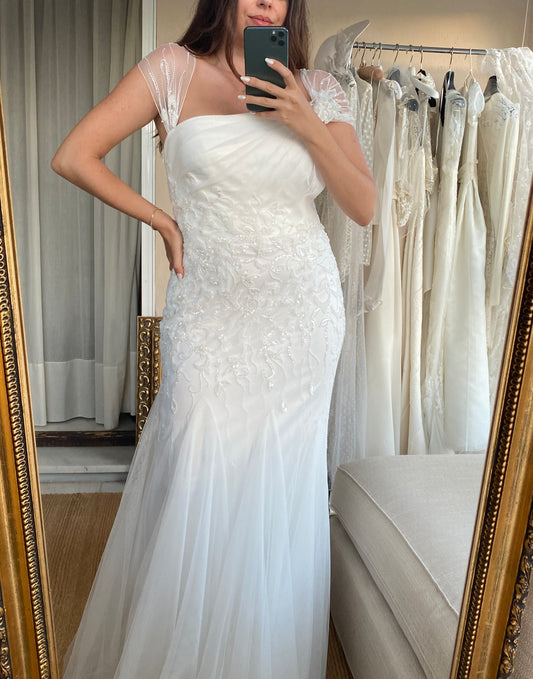 Vestido romántico de tul, pedrería y godets