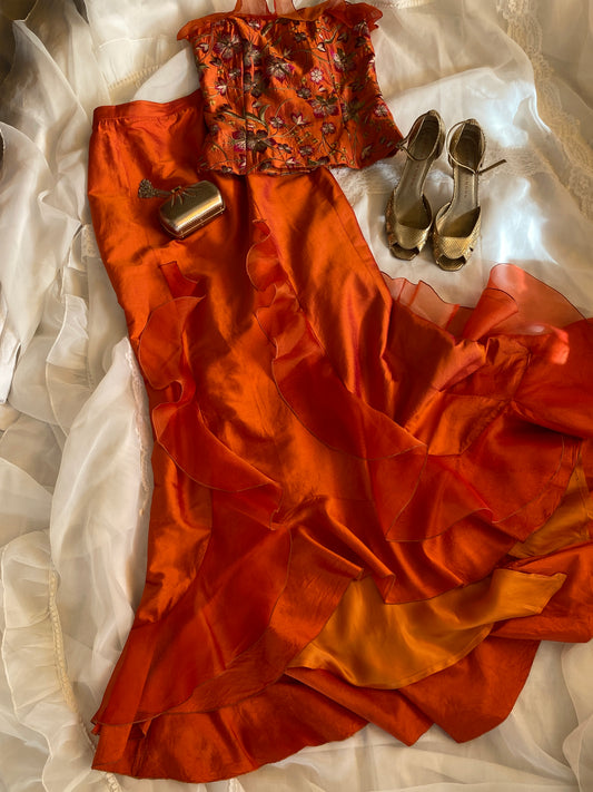 Conjunto vintage de seda con corsé floral y falda sirena