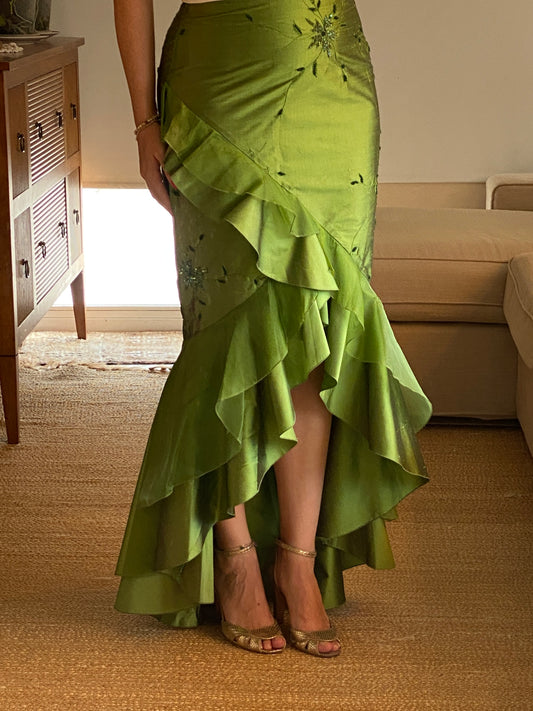 Falda de seda salvaje y organza con volantes en verde vibrante