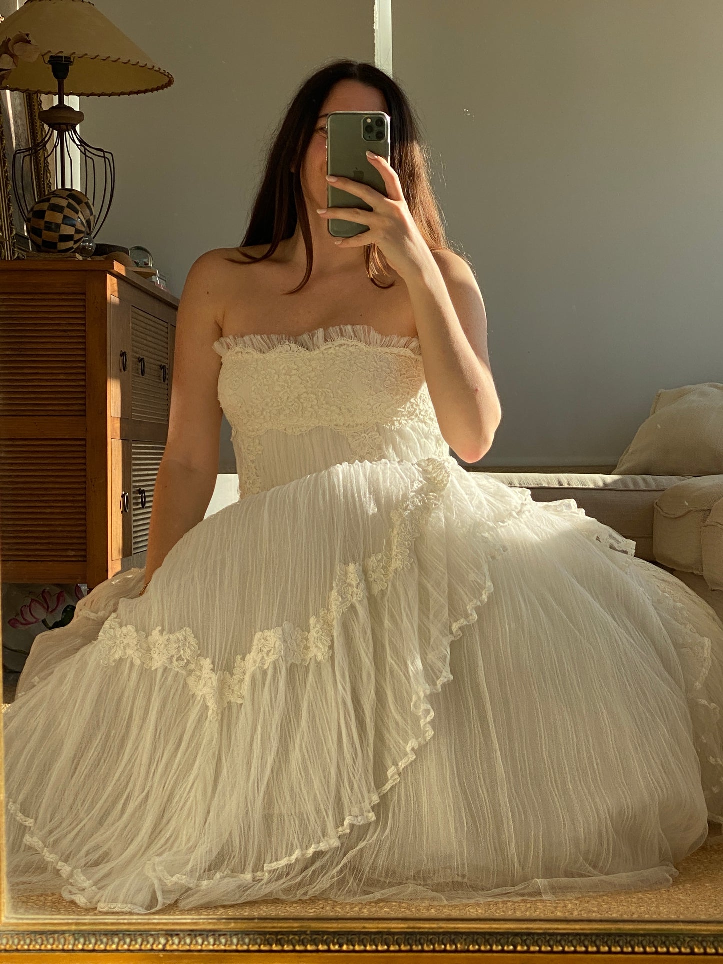 Vestido de novia palabra de honor en tul plisado y encaje