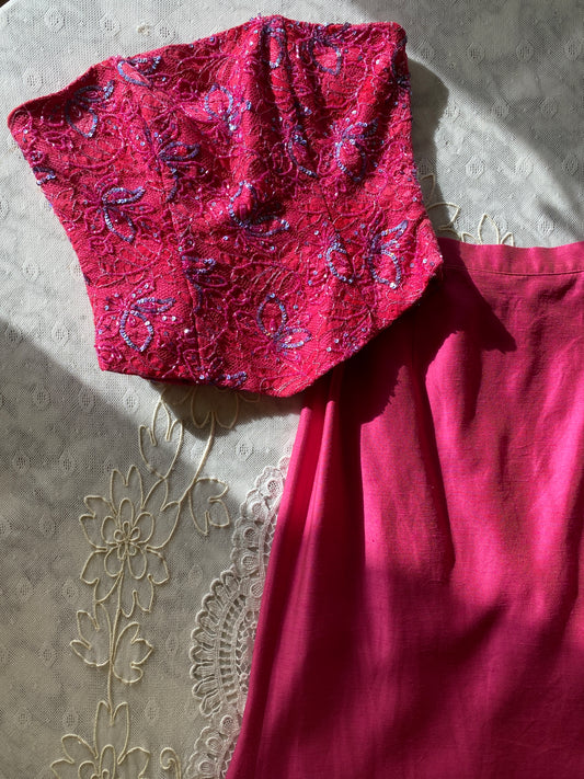 Conjunto vintage de seda con mariposas bordadas