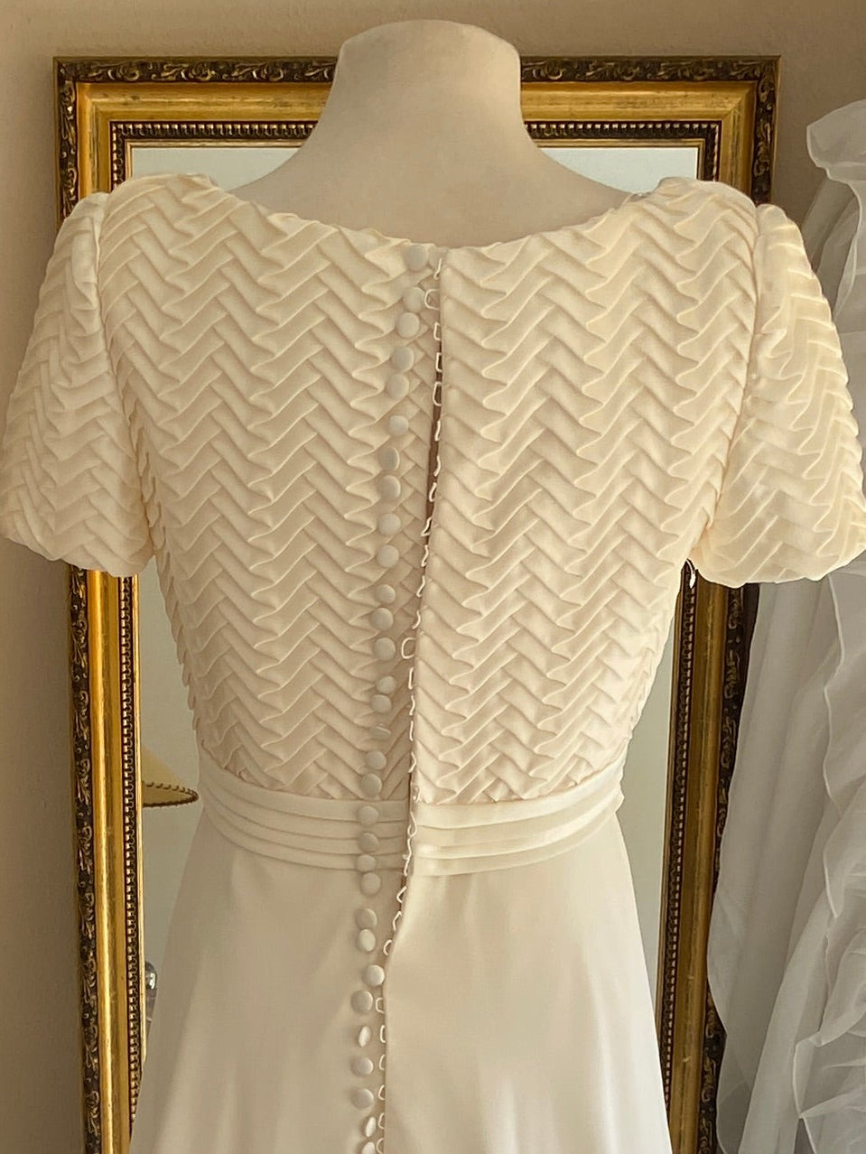 Vestido de novia marfil de corte imperio