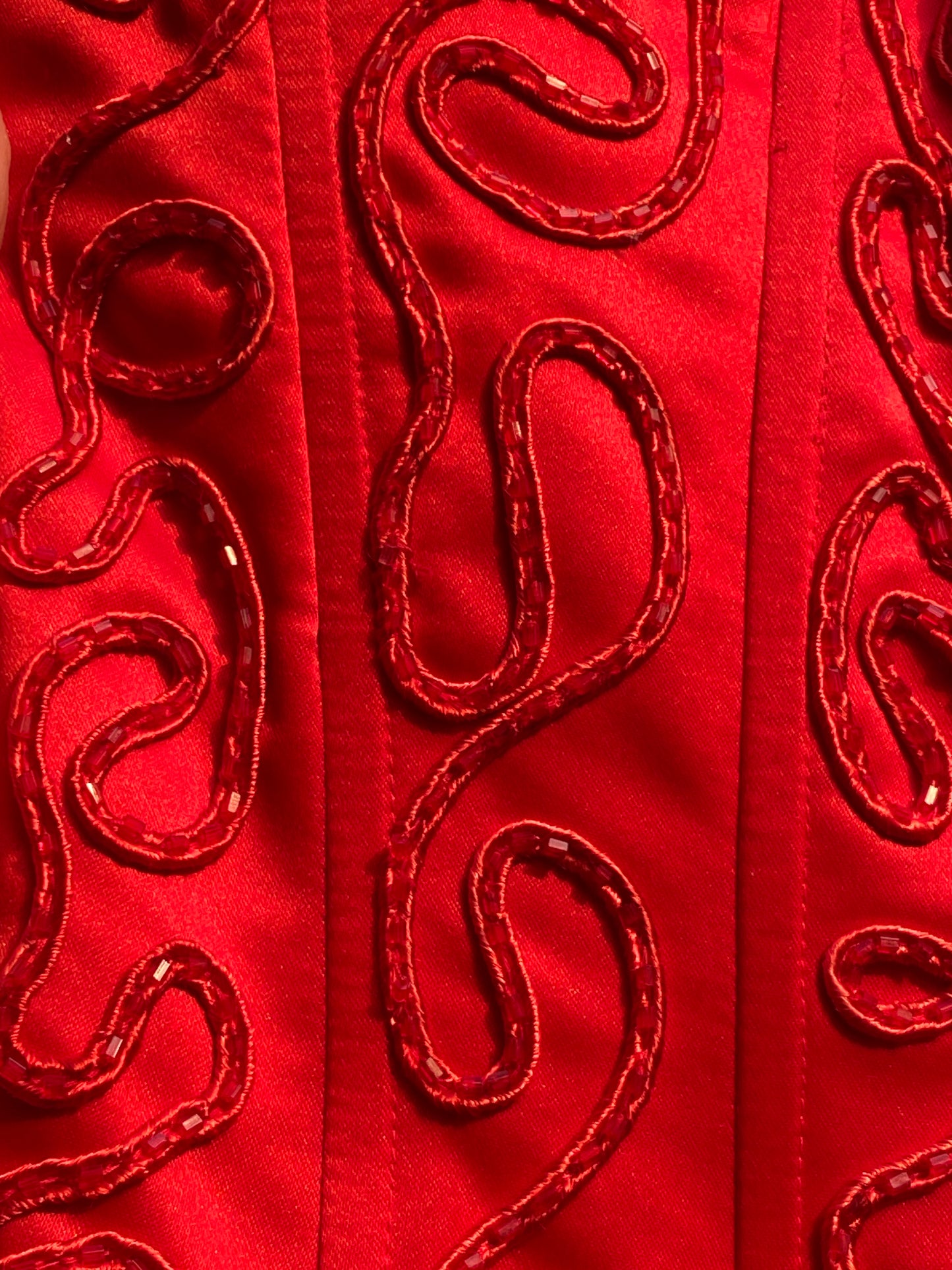 Conjunto vintage de corsé y falda de raso rojo