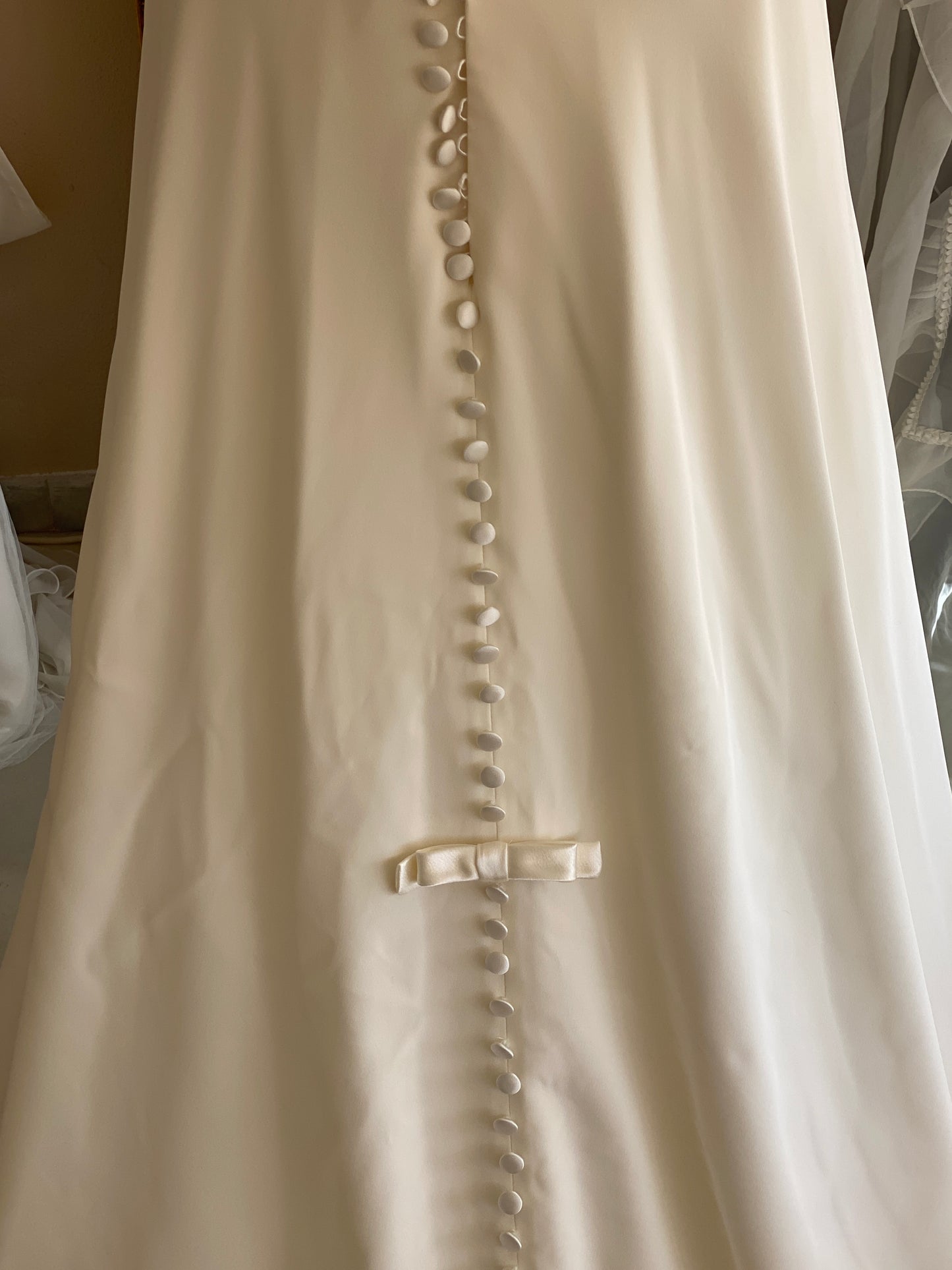 Vestido de novia marfil de corte imperio