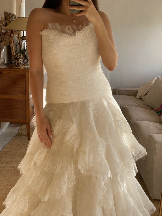 Vestido de novia en tul plumeti con falda de volantes