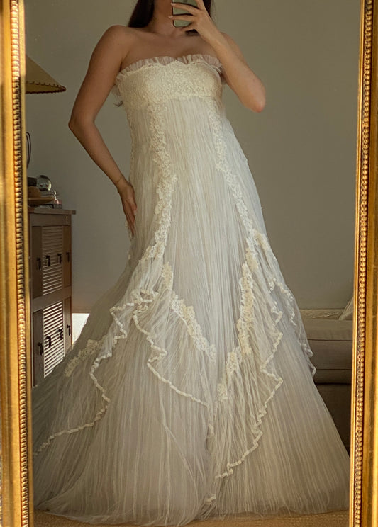 Vestido de novia palabra de honor en tul plisado y encaje