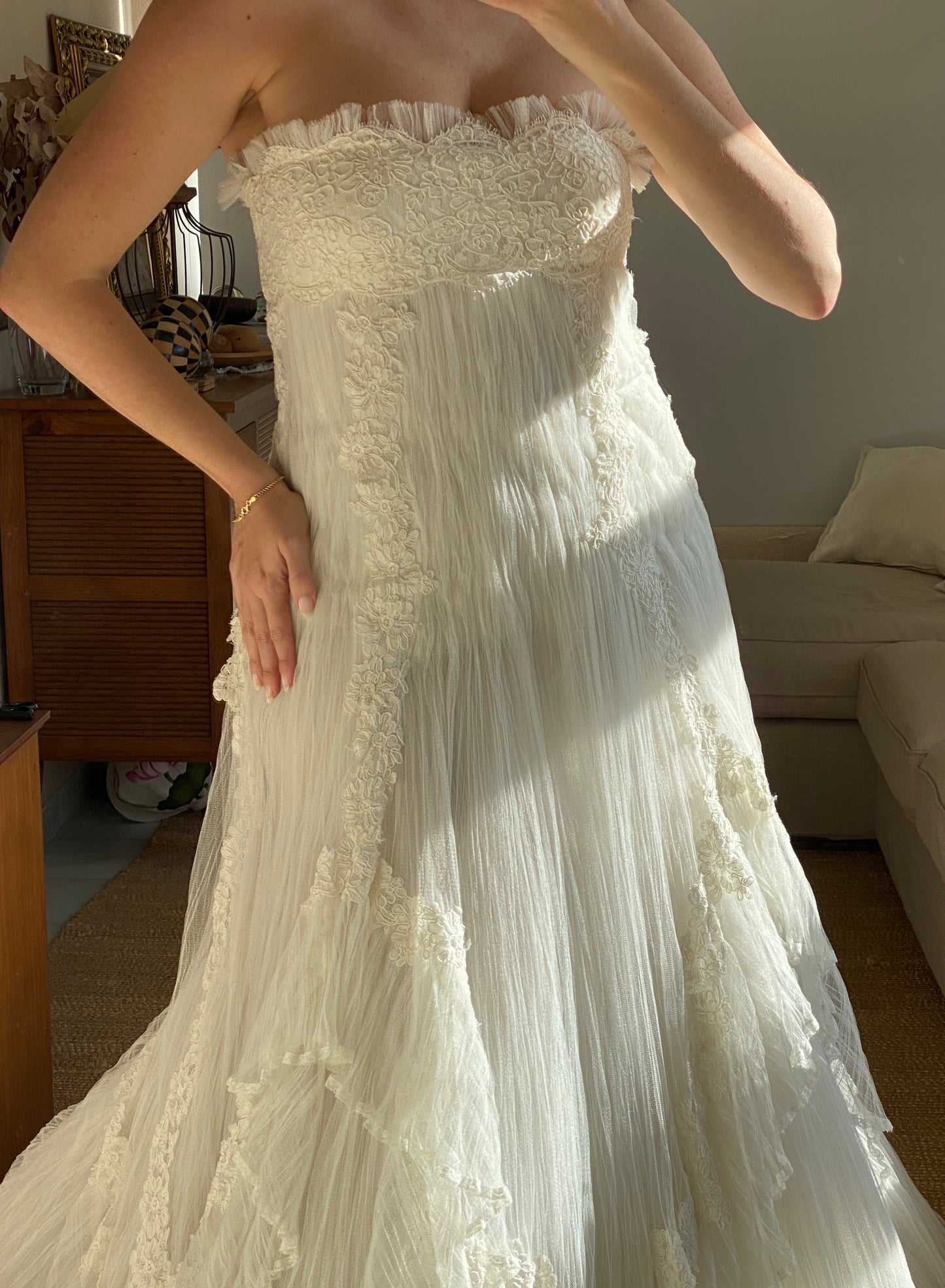Vestido de novia palabra de honor en tul plisado y encaje