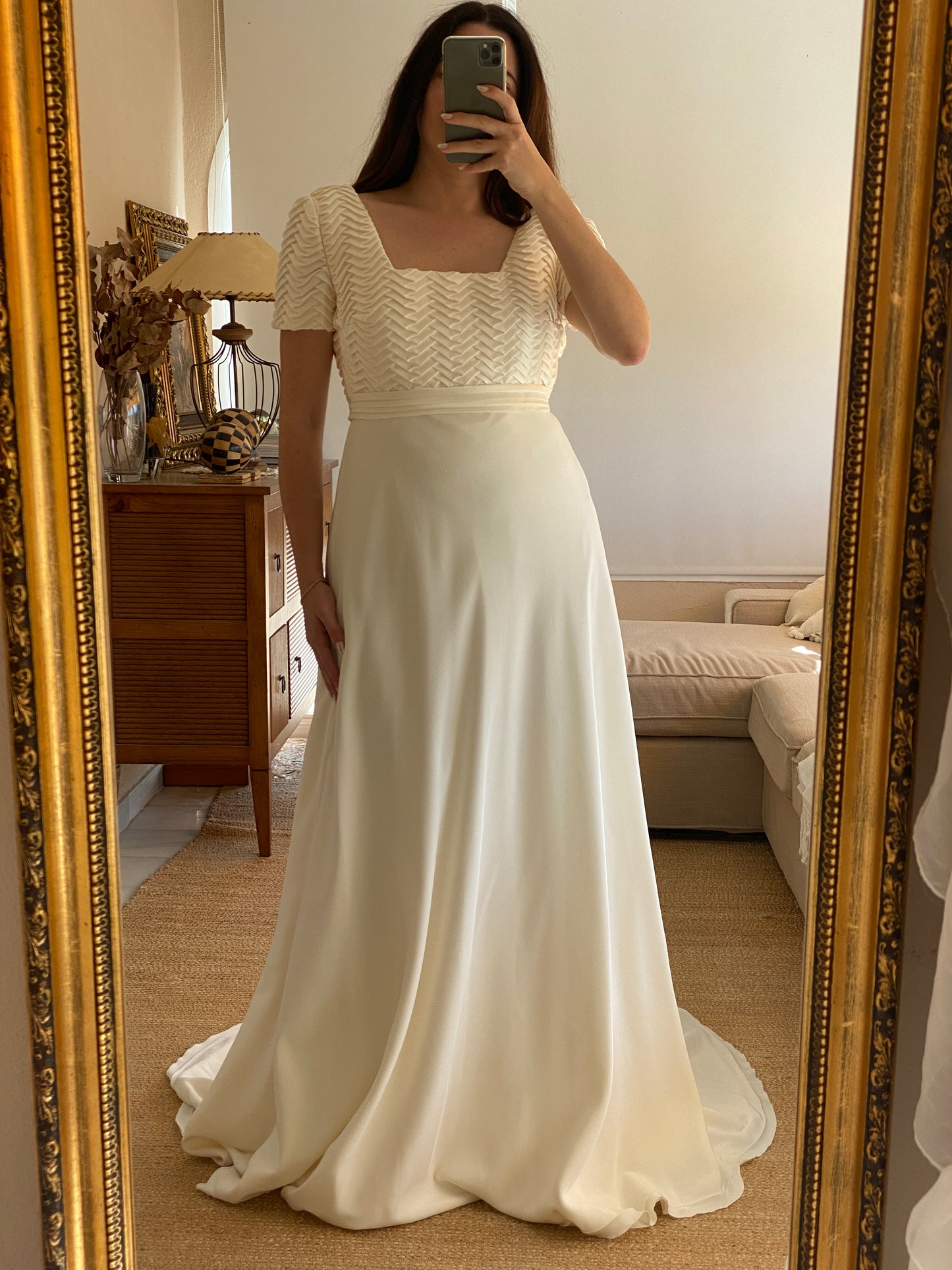 Vestido de novia marfil de corte imperio