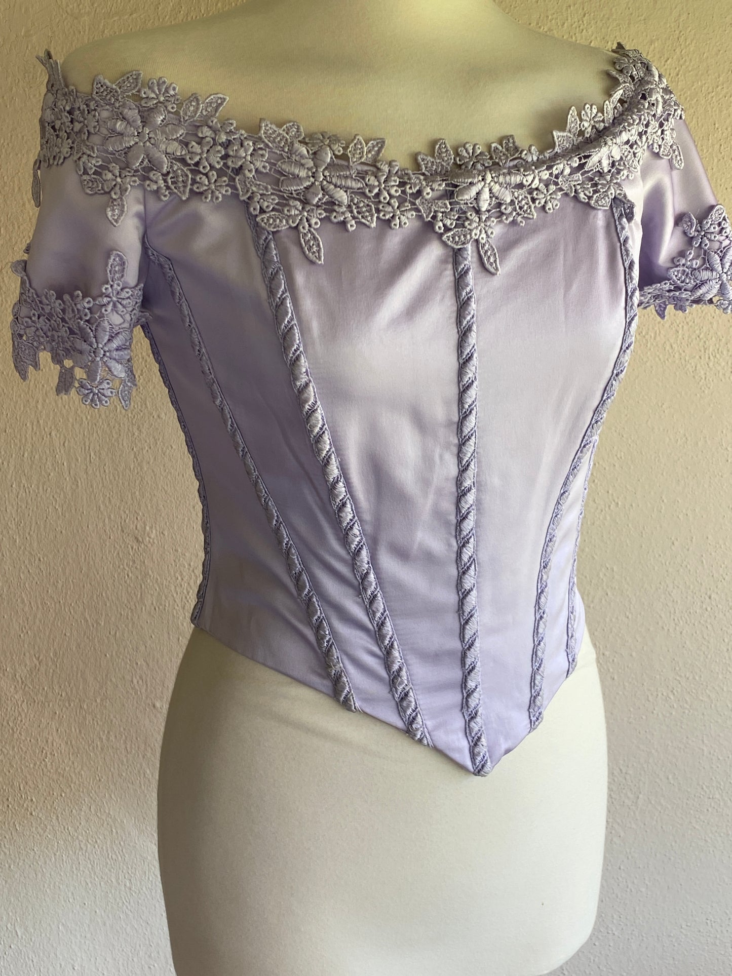 Conjunto vintage lila de estilo princesa