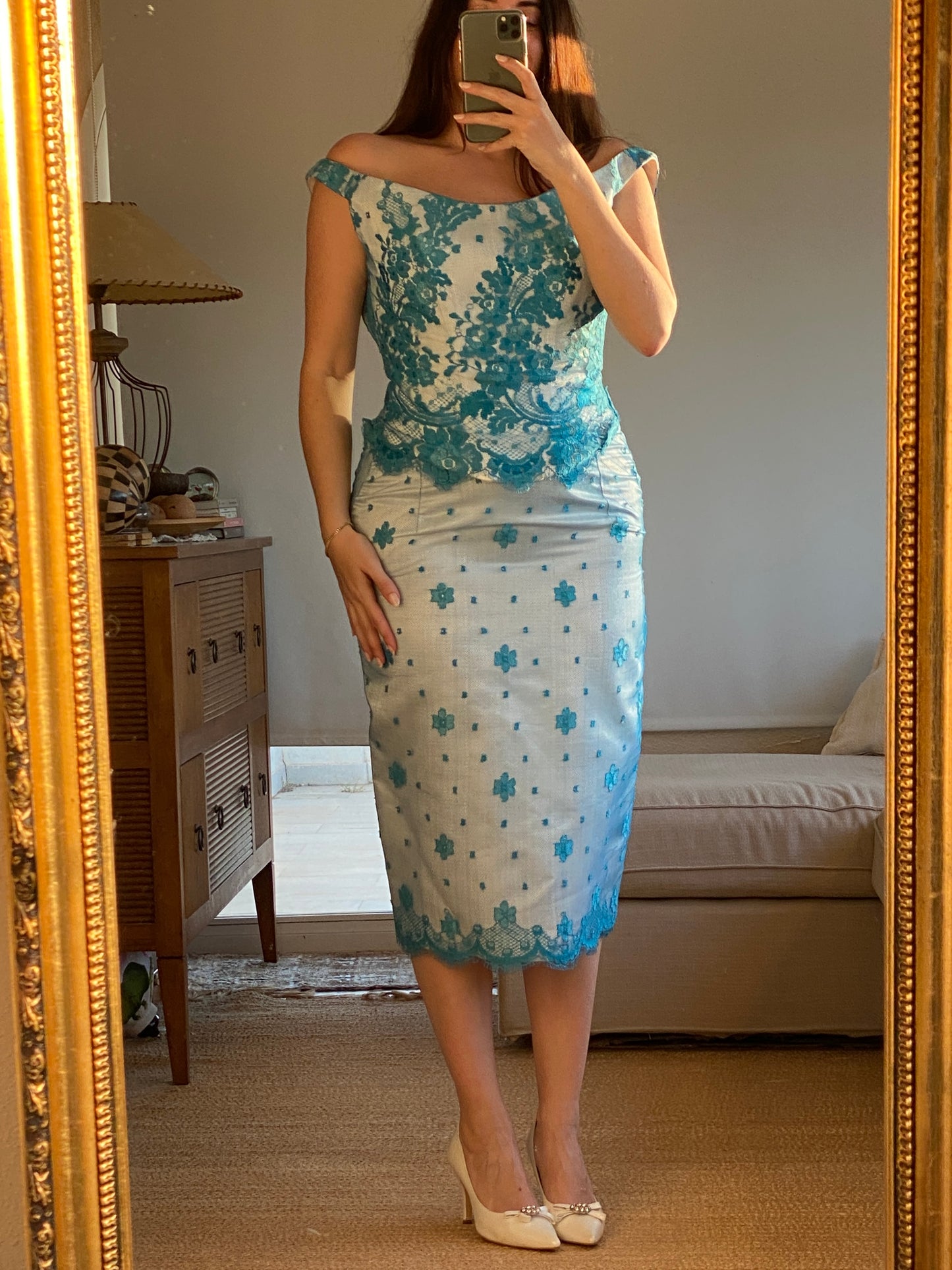 Conjunto de corsé y falda en encaje azul