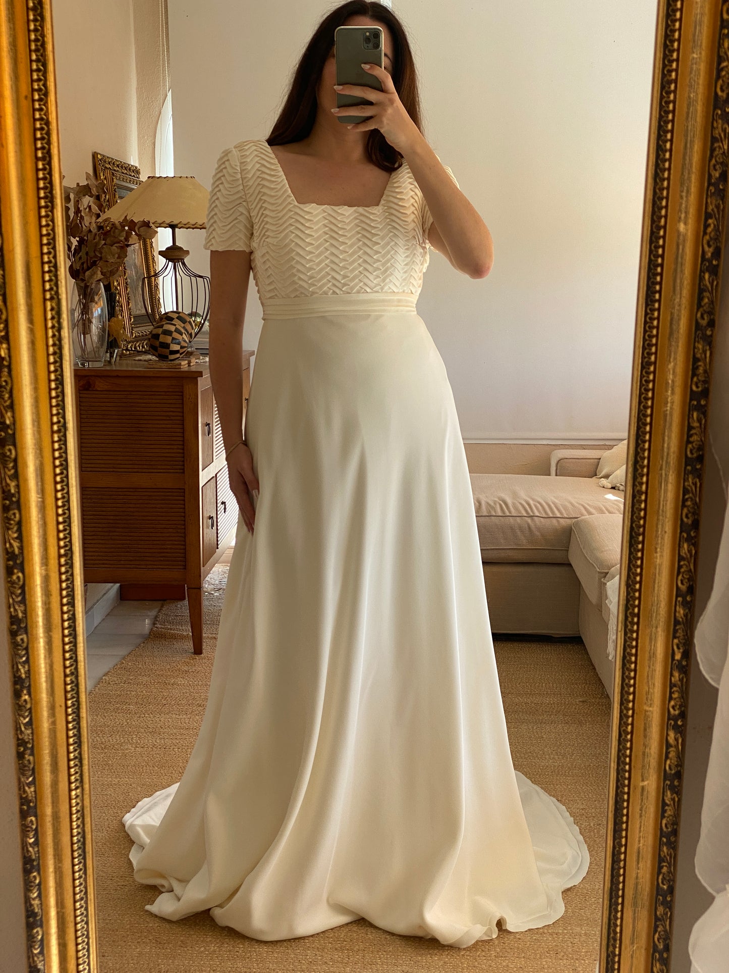 Vestido de novia marfil de corte imperio