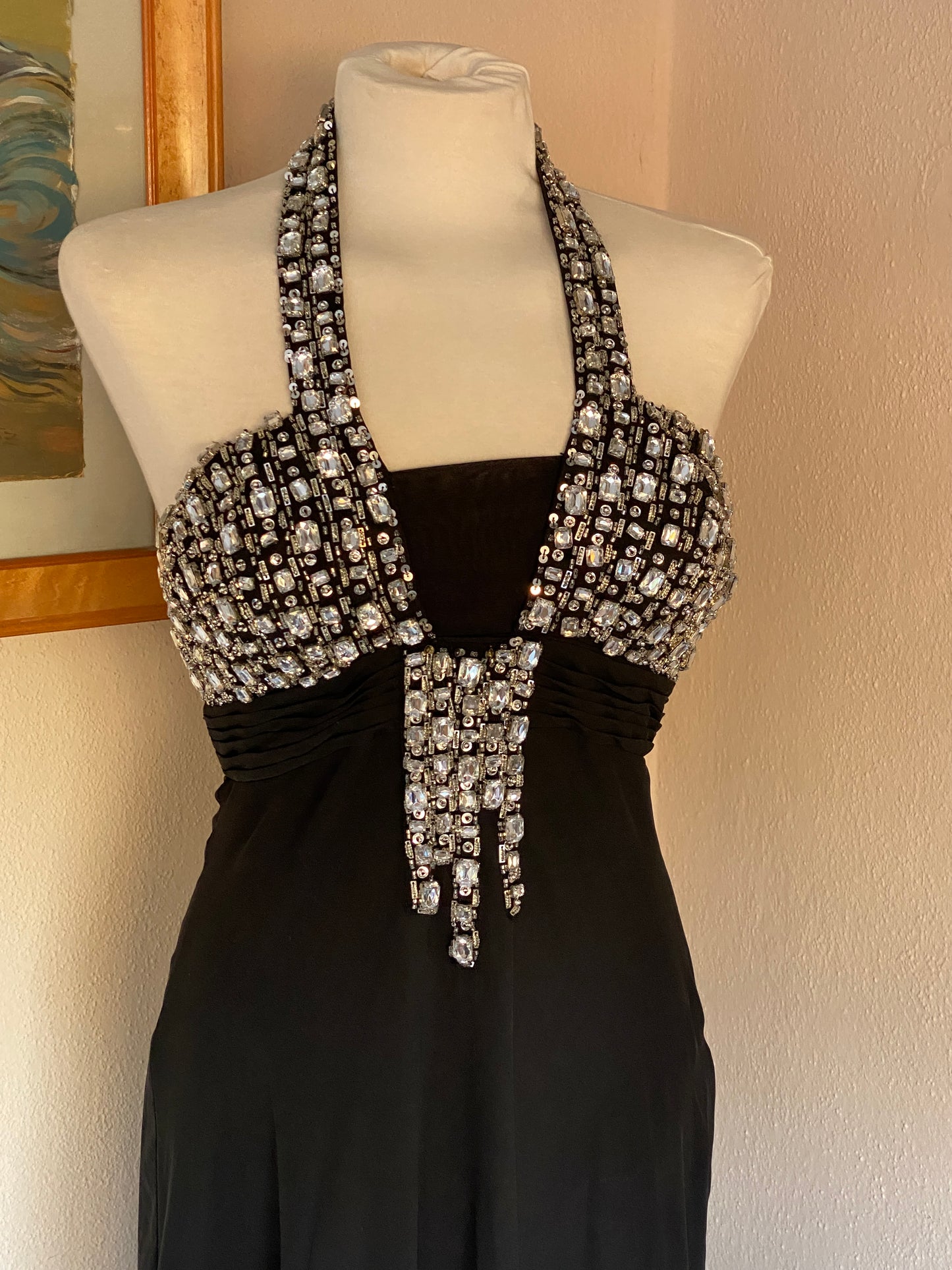Vestido de fiesta negro con cristales