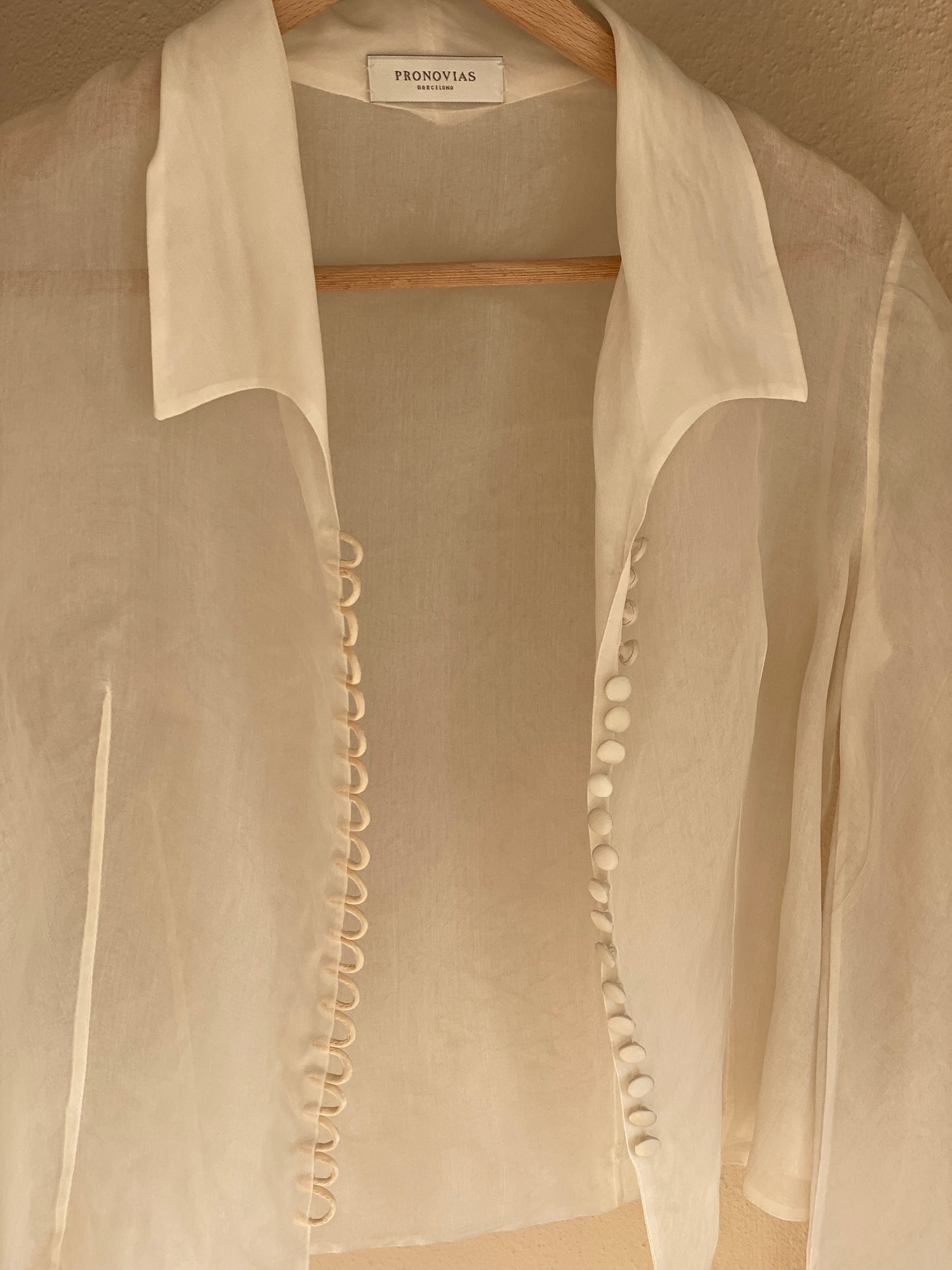Chaqueta de organza con cuello camisero