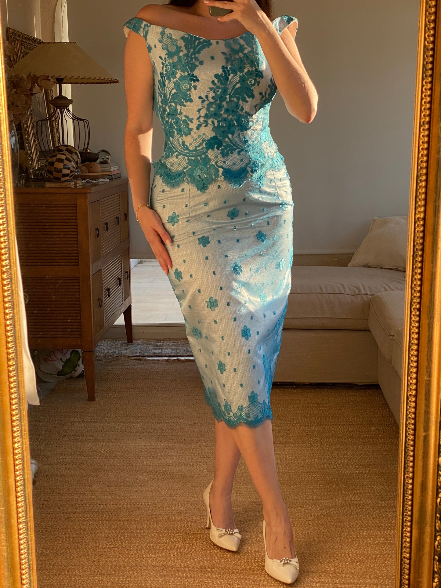 Conjunto de corsé y falda en encaje azul