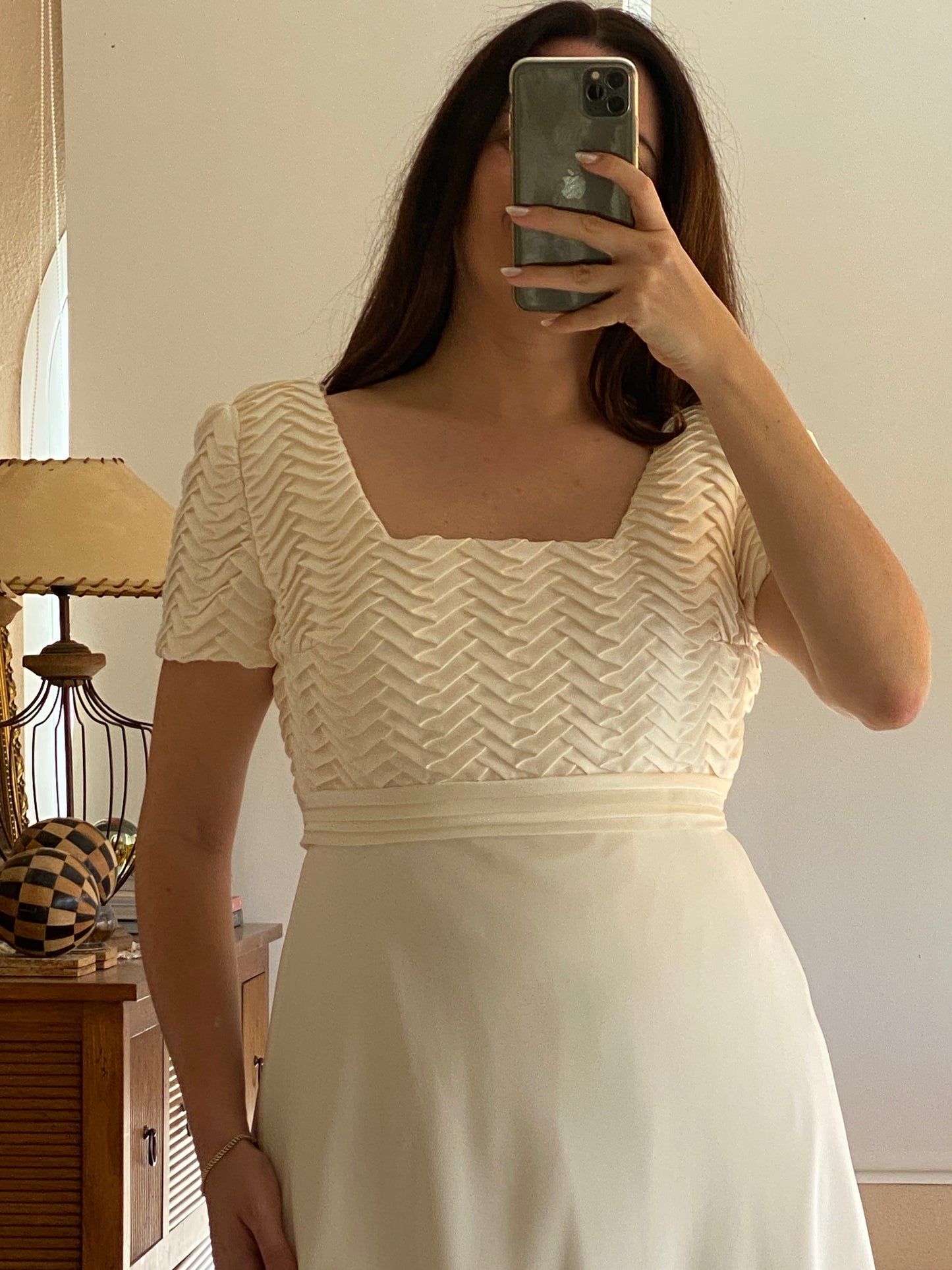 Vestido de novia marfil de corte imperio