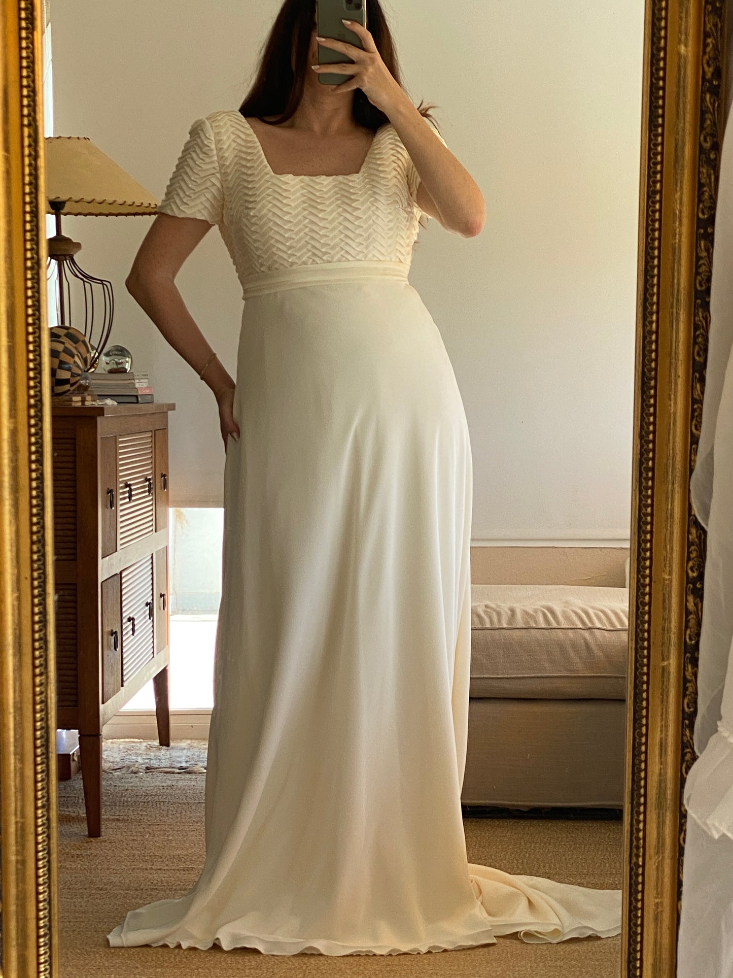Vestido de novia marfil de corte imperio