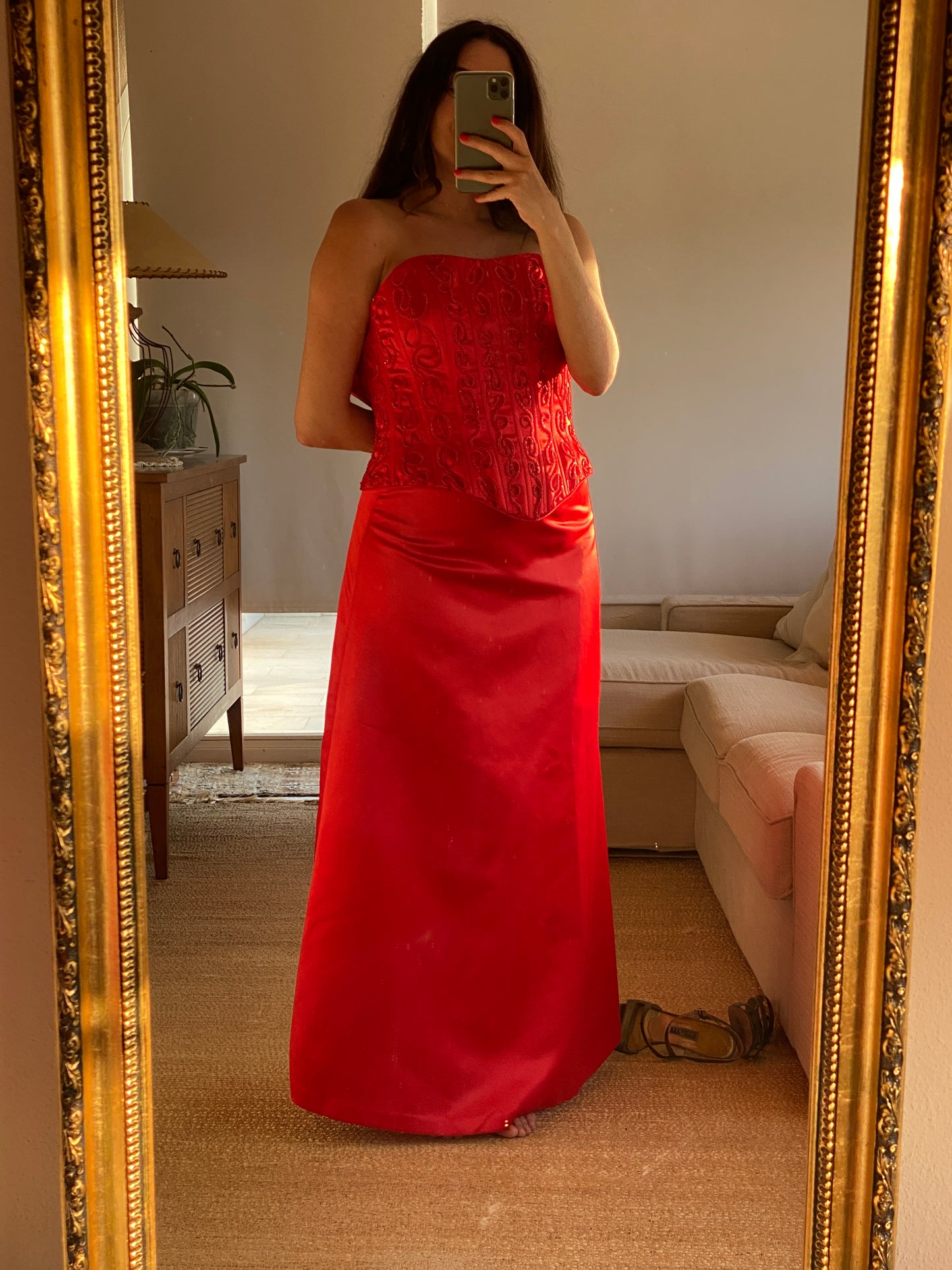 Conjunto vintage de corsé y falda de raso rojo
