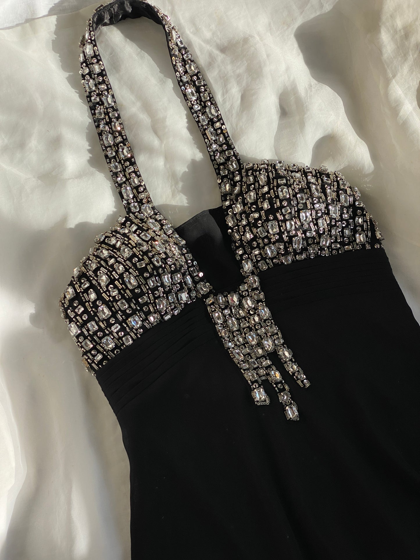 Vestido de fiesta negro con cristales