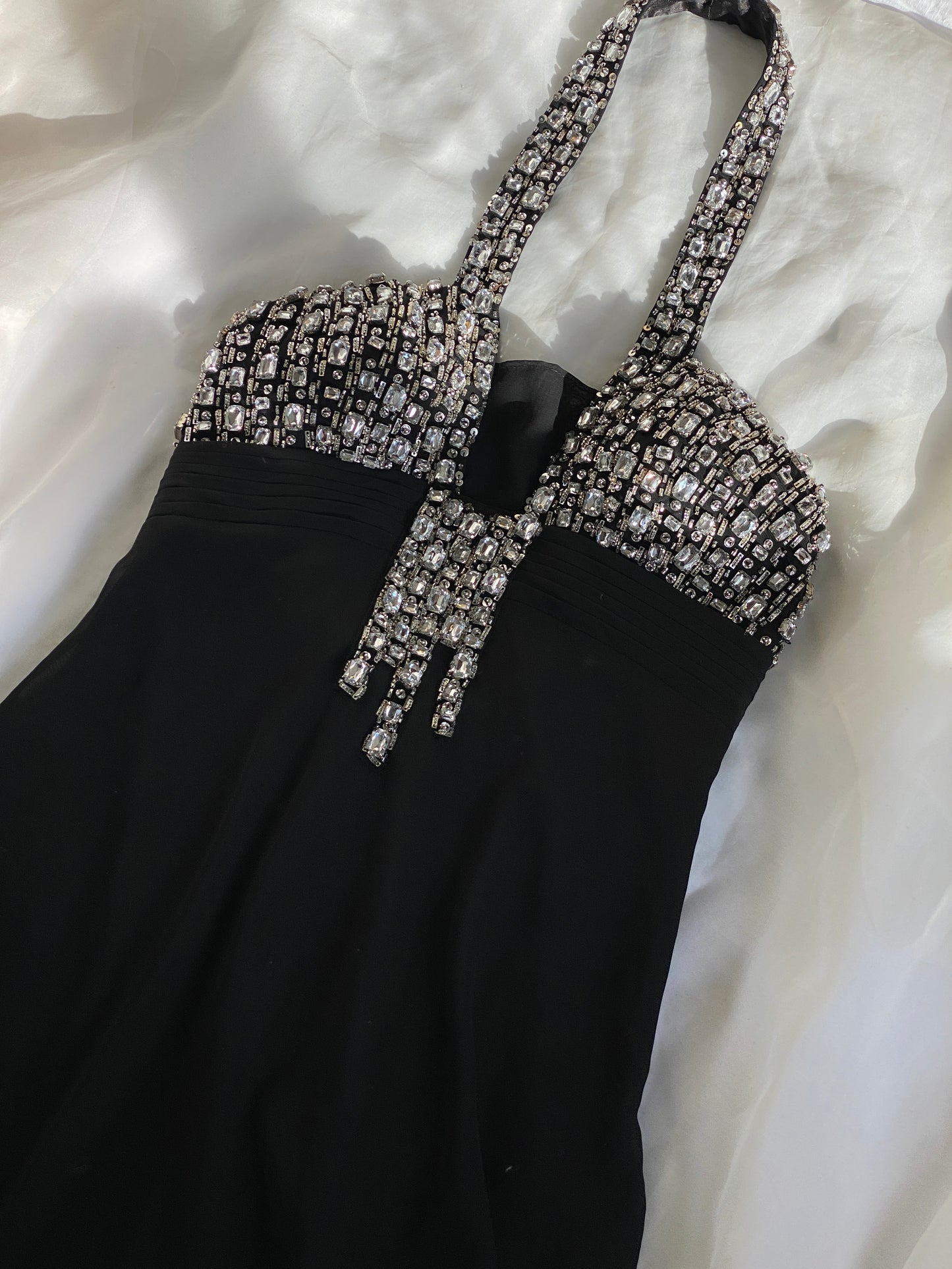 Vestido de fiesta negro con cristales