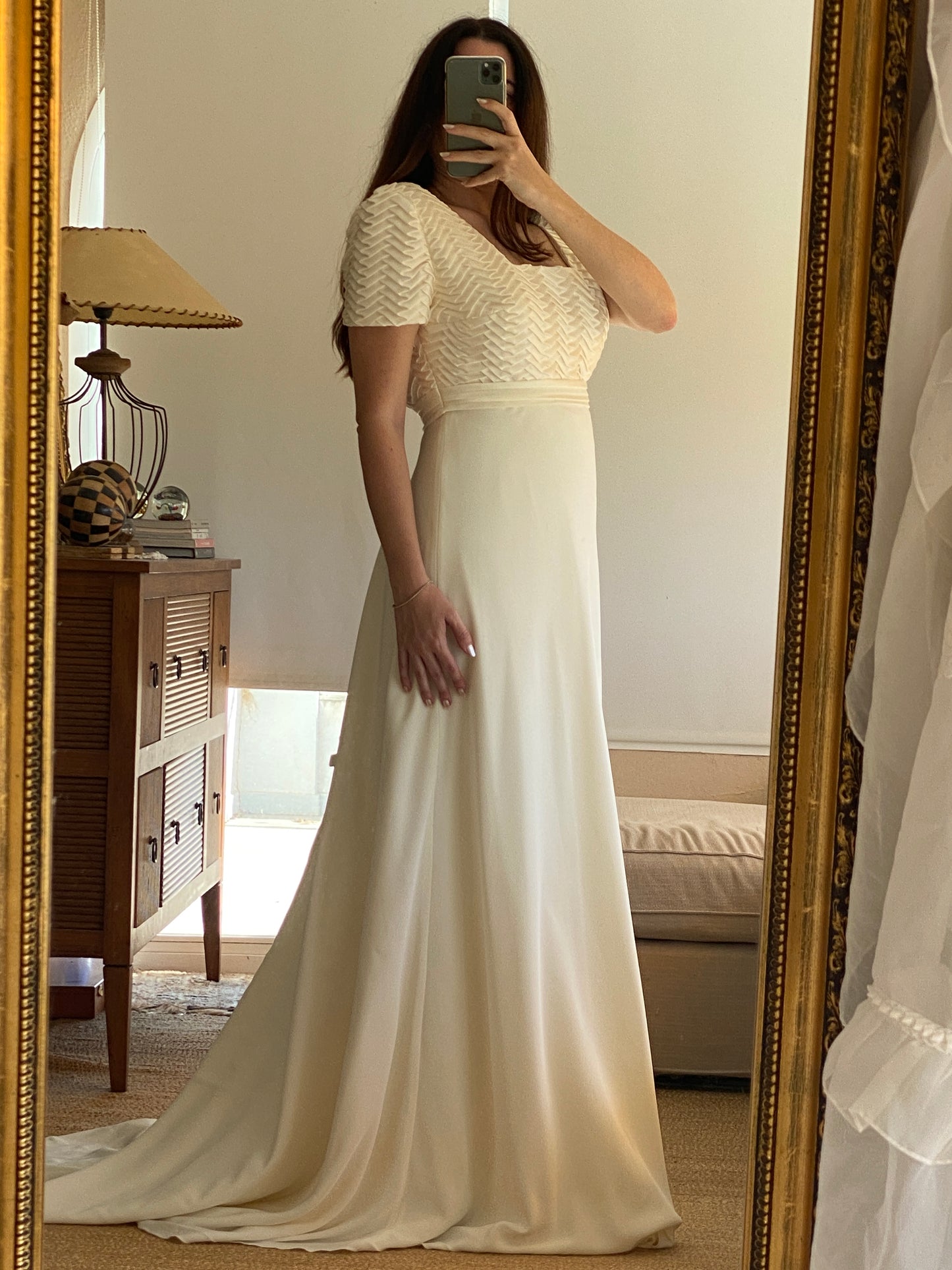 Vestido de novia marfil de corte imperio