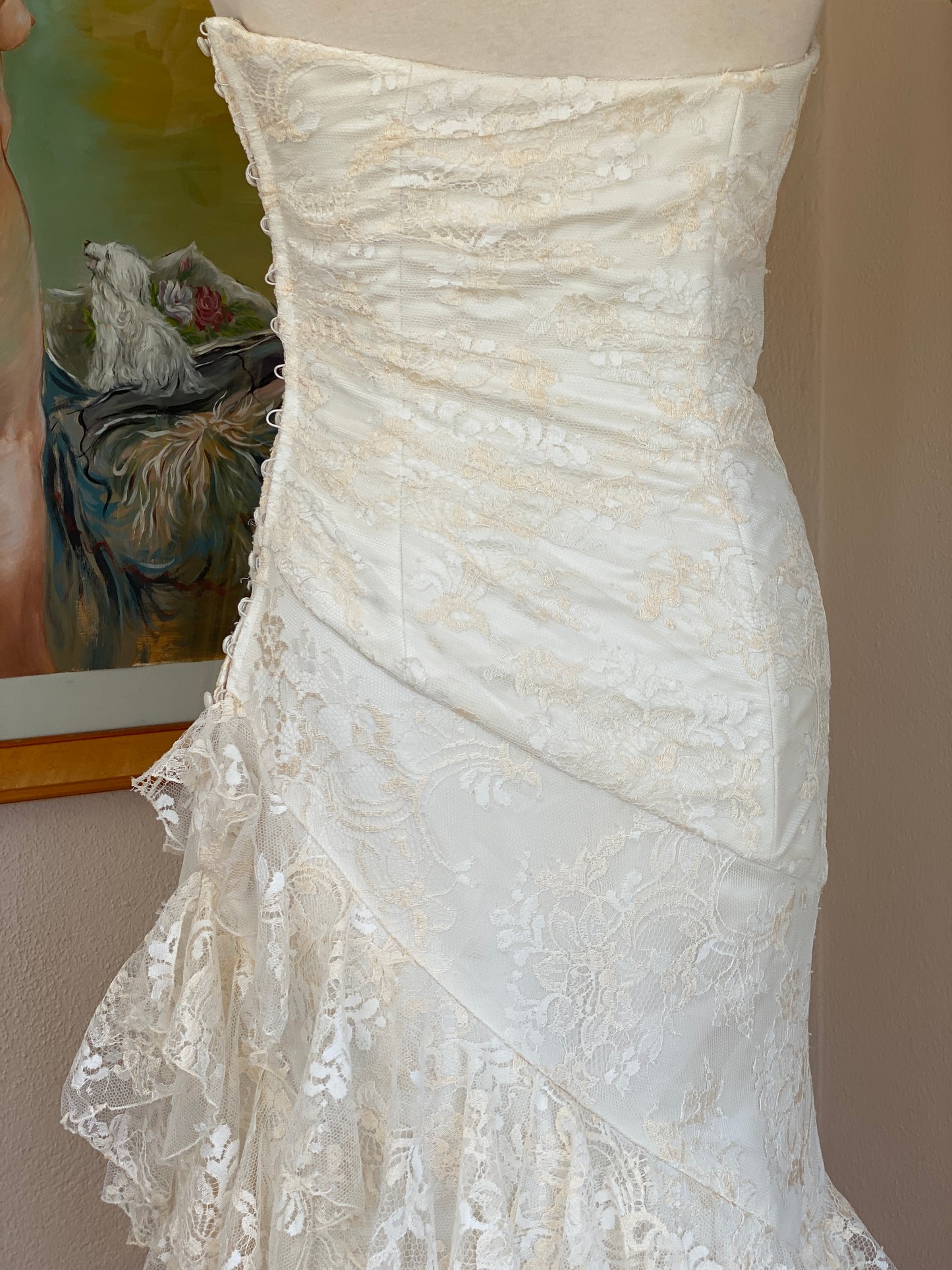 Vestido de novia de encaje con volantes