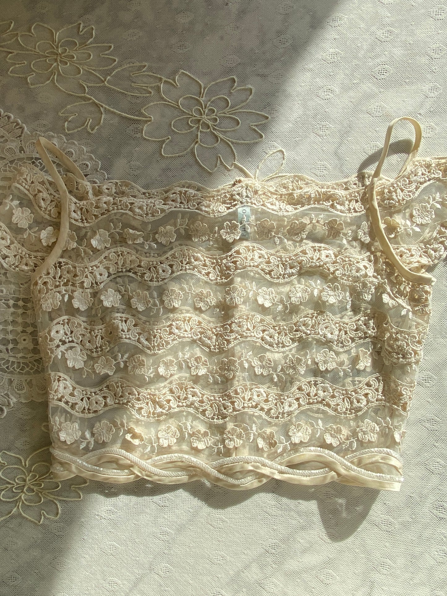 Top de encaje floral para novia