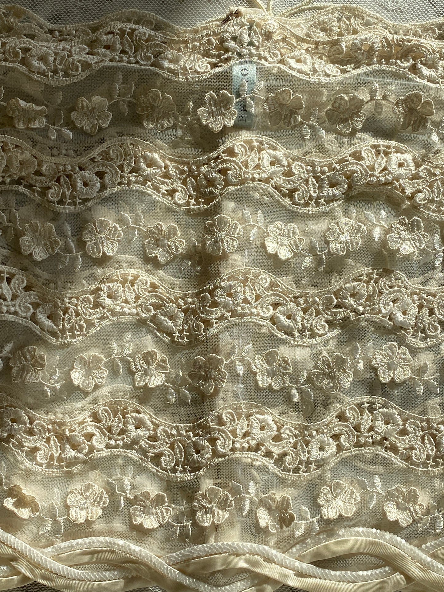 Top de encaje floral para novia