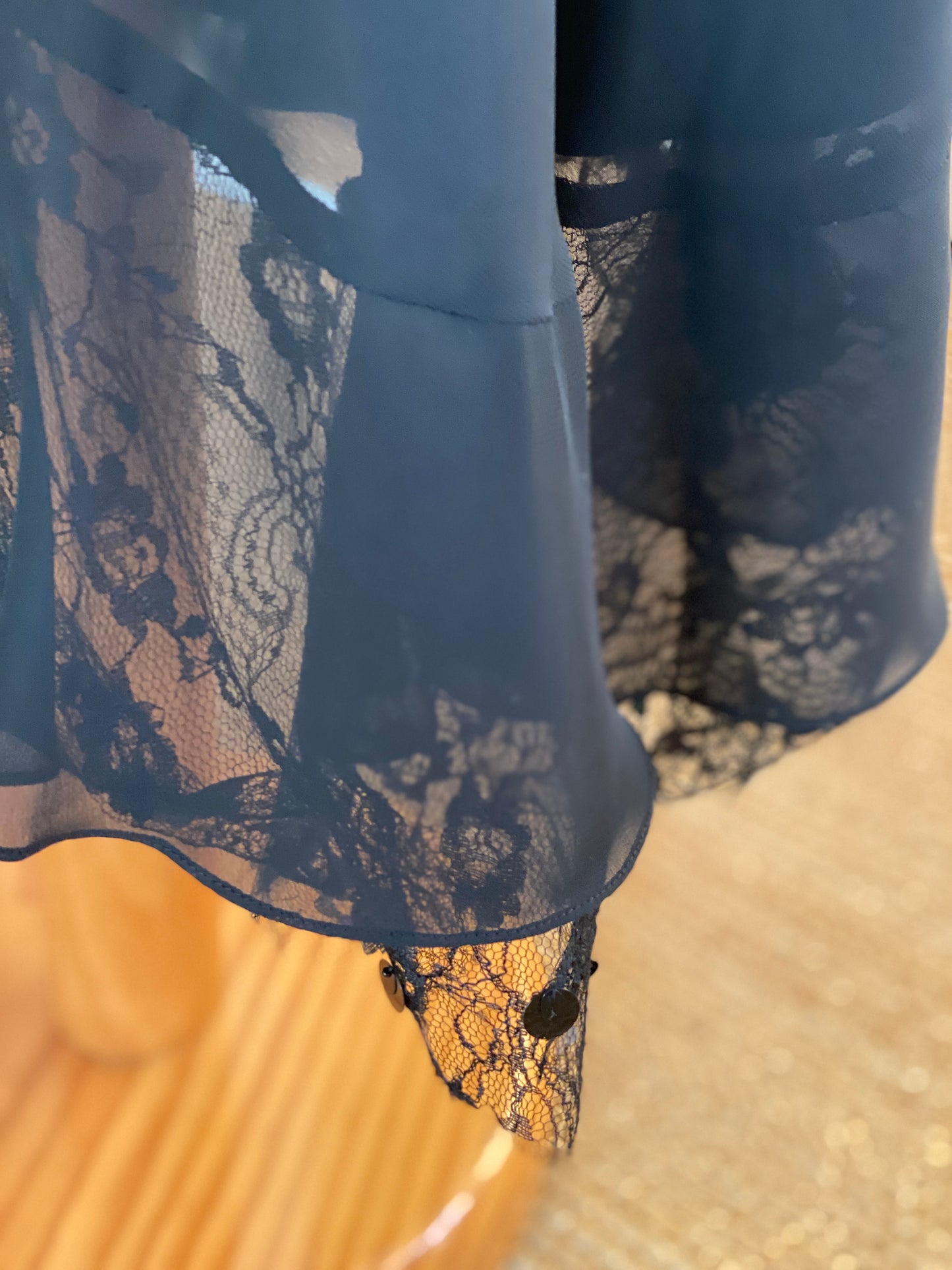 Set negro de falda y corpiño de encaje