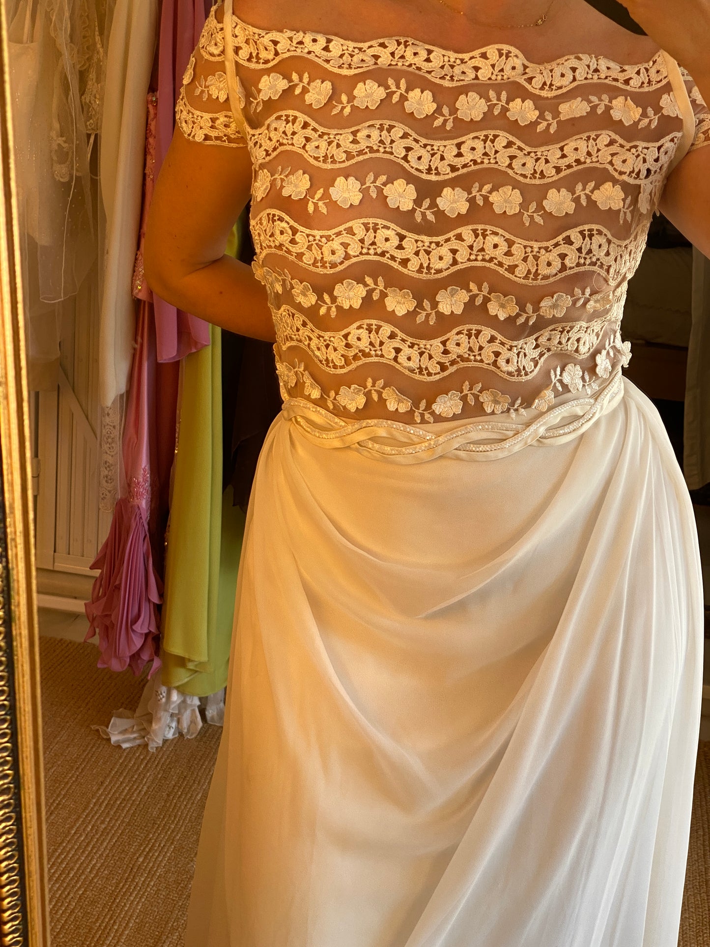 Top de encaje floral para novia