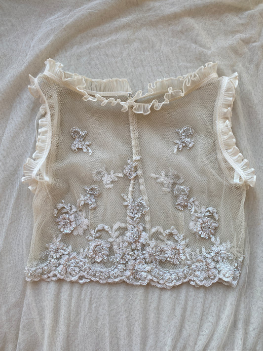 Top de tul transparente con bordado floral