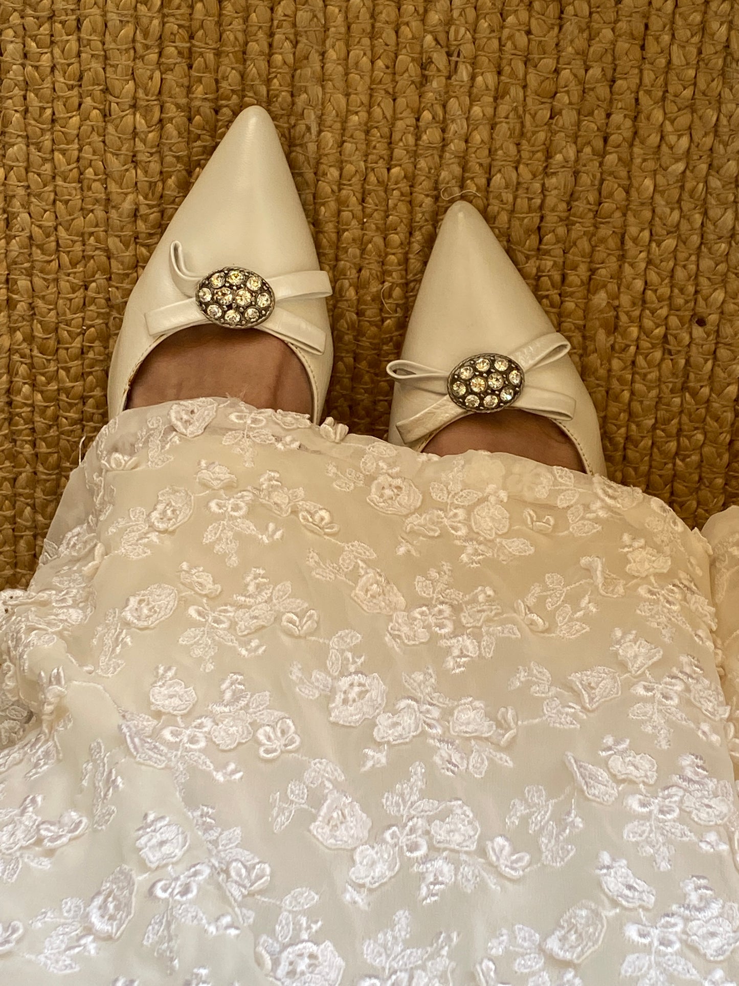 Vestido de novia de gasa con flores en relieve