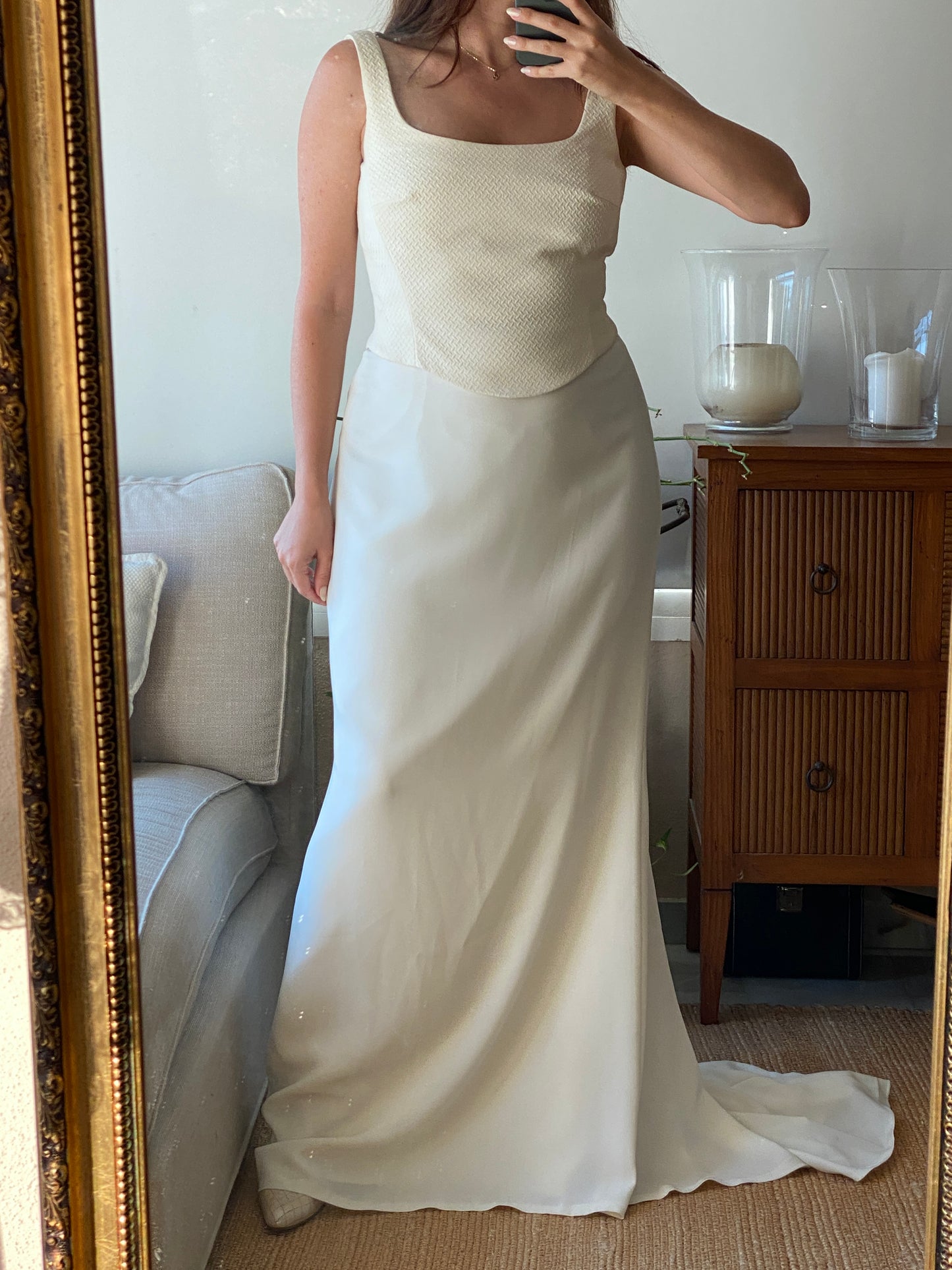 Vestido minimalista con escote cuadrado