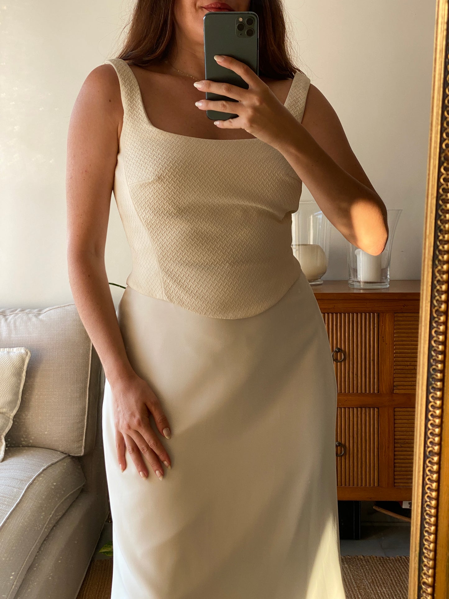 Vestido minimalista con escote cuadrado