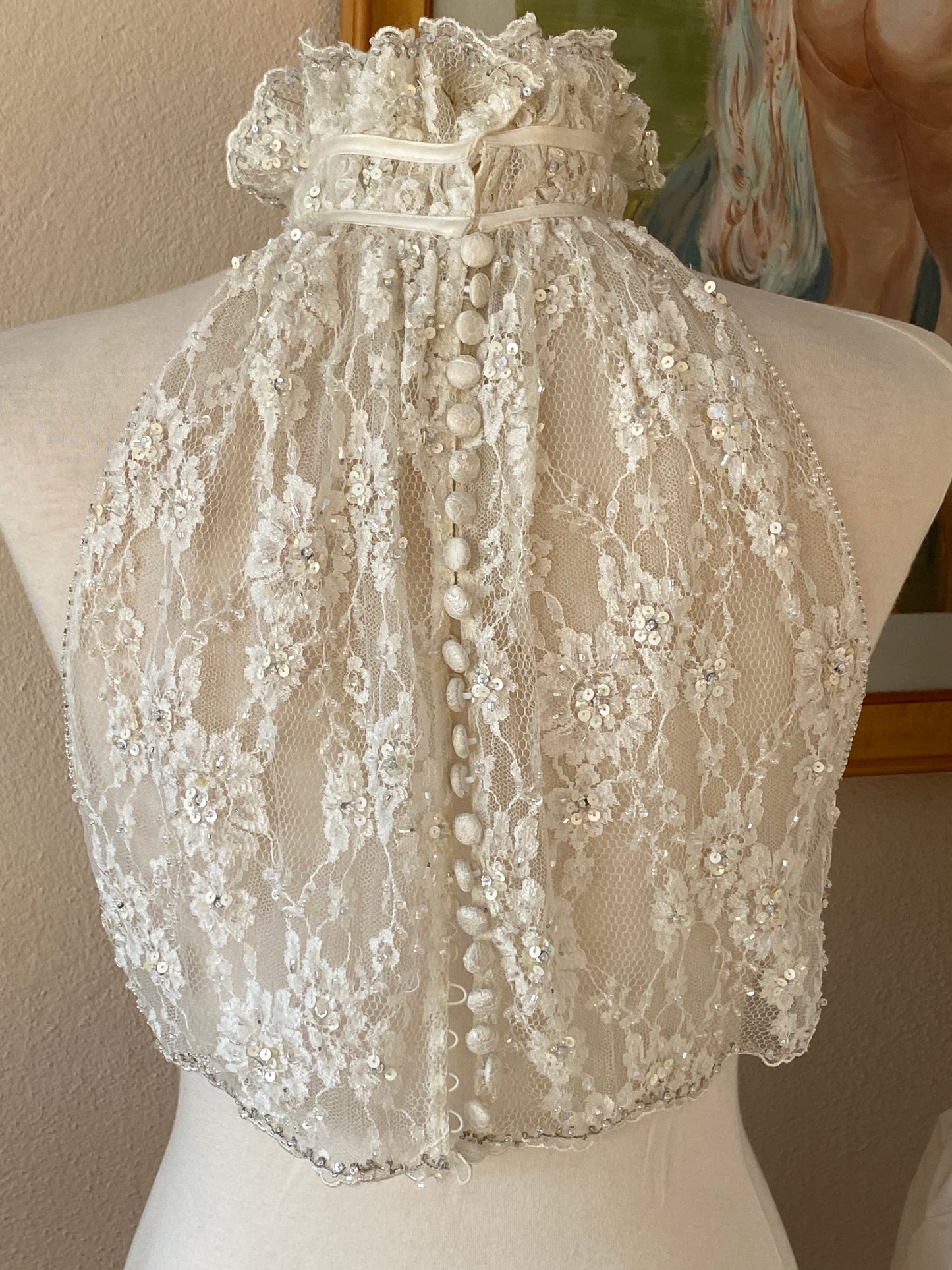 Top halter corto en encaje