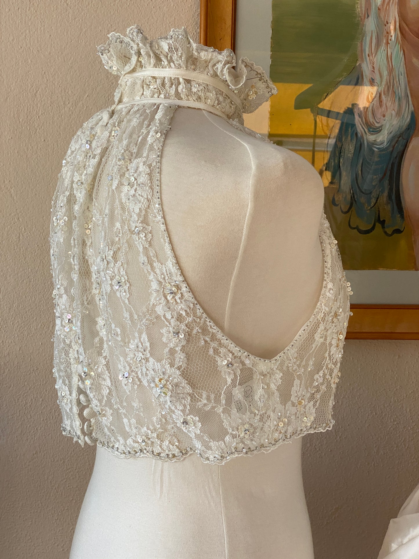 Top halter corto en encaje