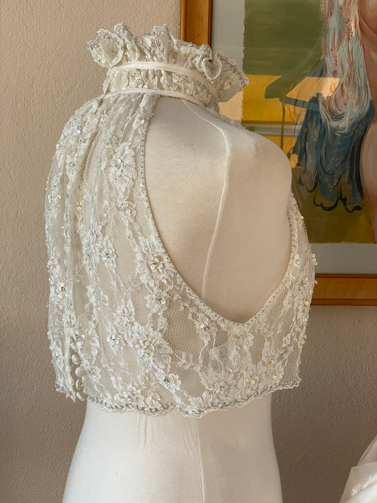 Top halter corto en encaje