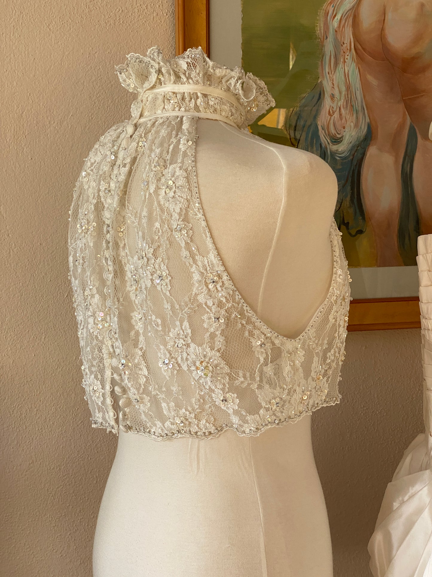 Top halter corto en encaje