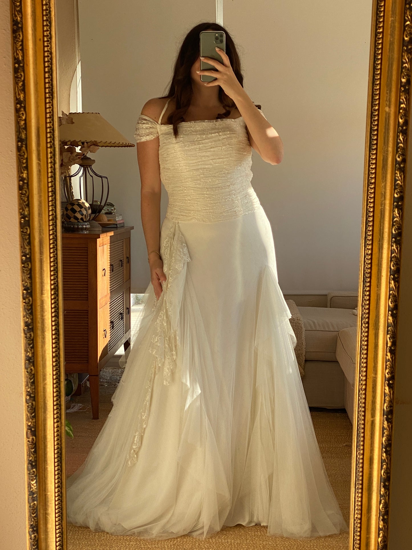 Vestido de encaje y tul con falda voluminosa