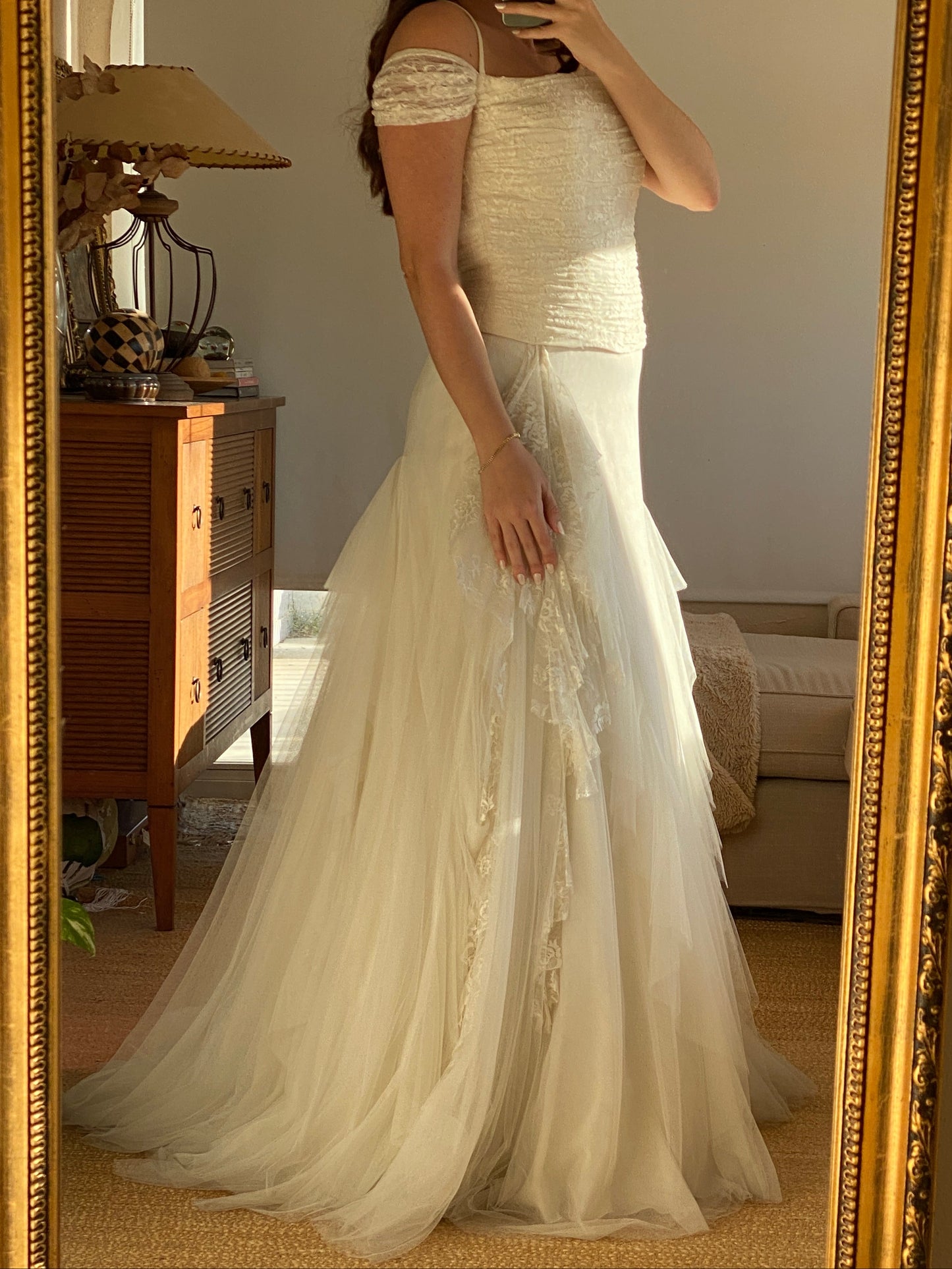 Vestido de encaje y tul con falda voluminosa