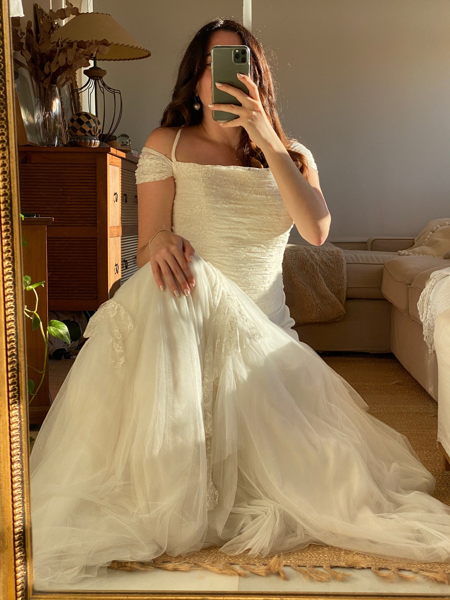 Vestido de encaje y tul con falda voluminosa