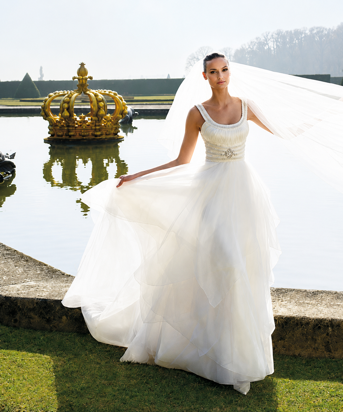 Vestido de novia de organza de seda con cristales Swarovski
